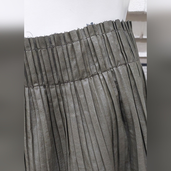 Anthropologie Vegan Leather Pleated Skirt Moss Green Lined Raw Hem Elastic Waist - Picture 12 of 12
